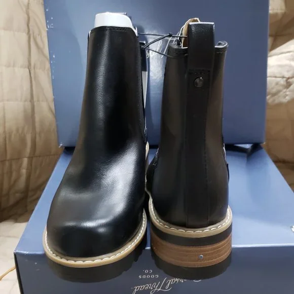 Women's Celina Water Repellant Chelsea Boots - Universal Thread - Picture 1 of 3